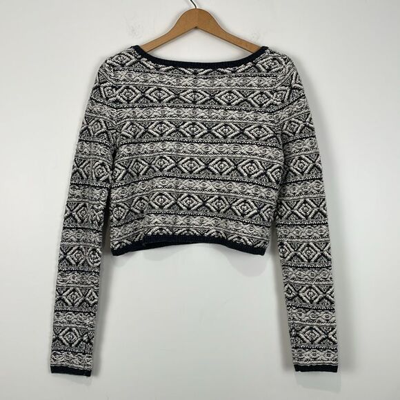 Moth Anthro Women’s Cropped Sweater Medium Wool Blend Monochrome Fitted - Picture 3 of 6